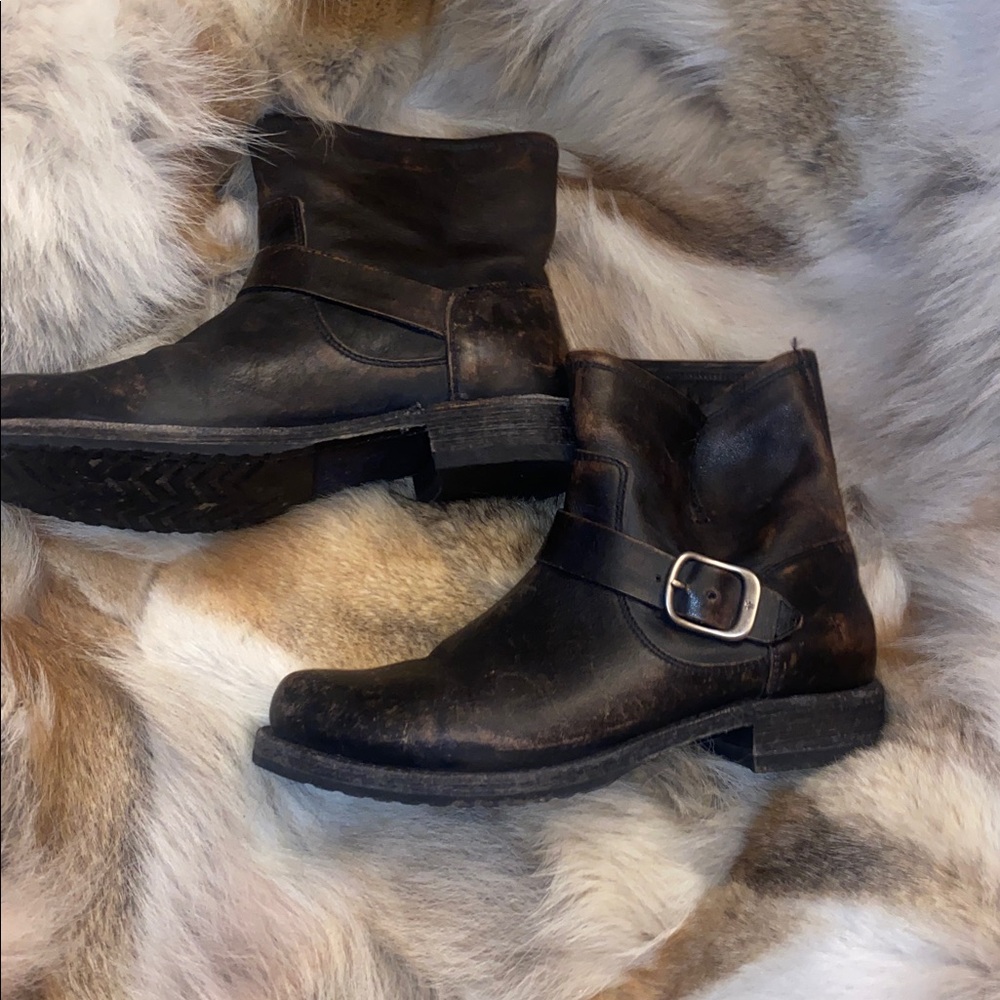Frye 9.5 Dark Brown Leather Ankle Boots made distressed hardly worn